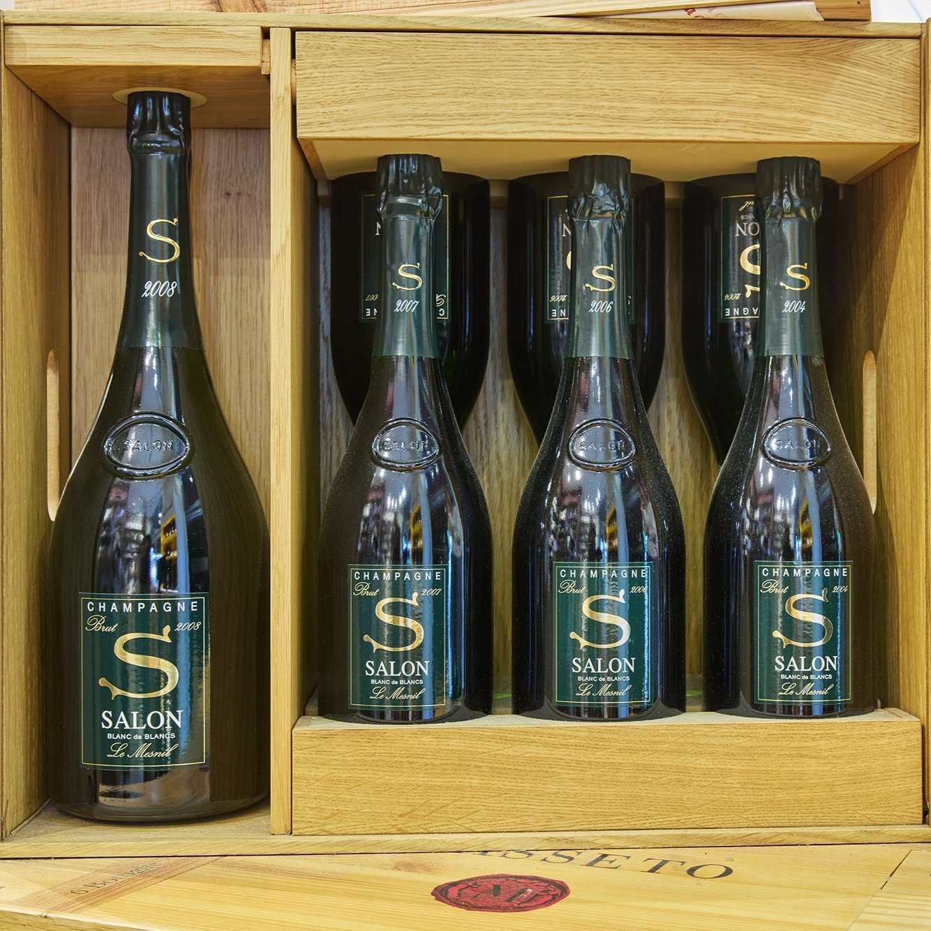 CASSETTA SALON – Vini e spirits, Cantina Franco x Deluxy Business, vista 2
